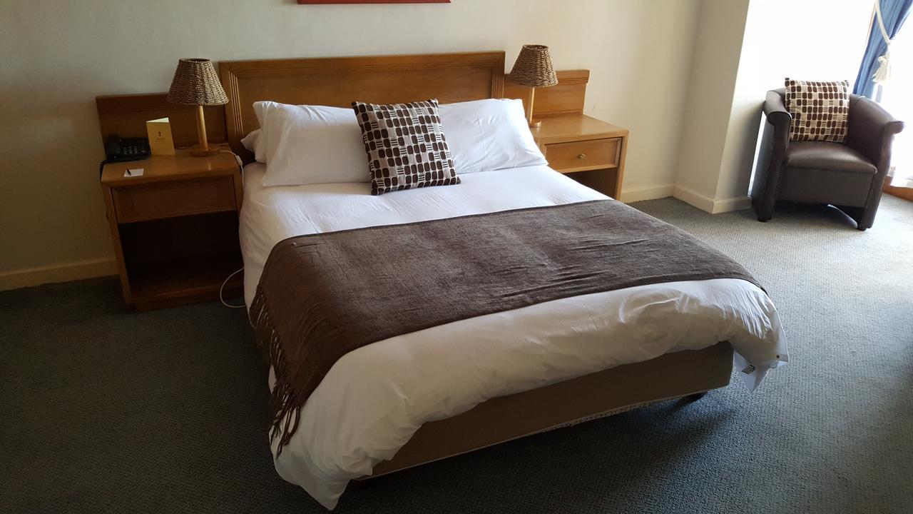 Lamberts Bay Hotel Ламбертс-Бей Экстерьер фото