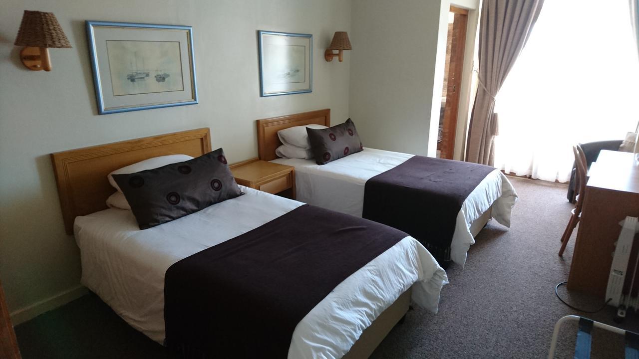 Lamberts Bay Hotel Ламбертс-Бей Экстерьер фото