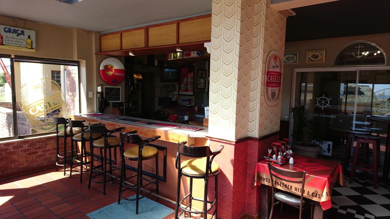 Lamberts Bay Hotel Ламбертс-Бей Экстерьер фото