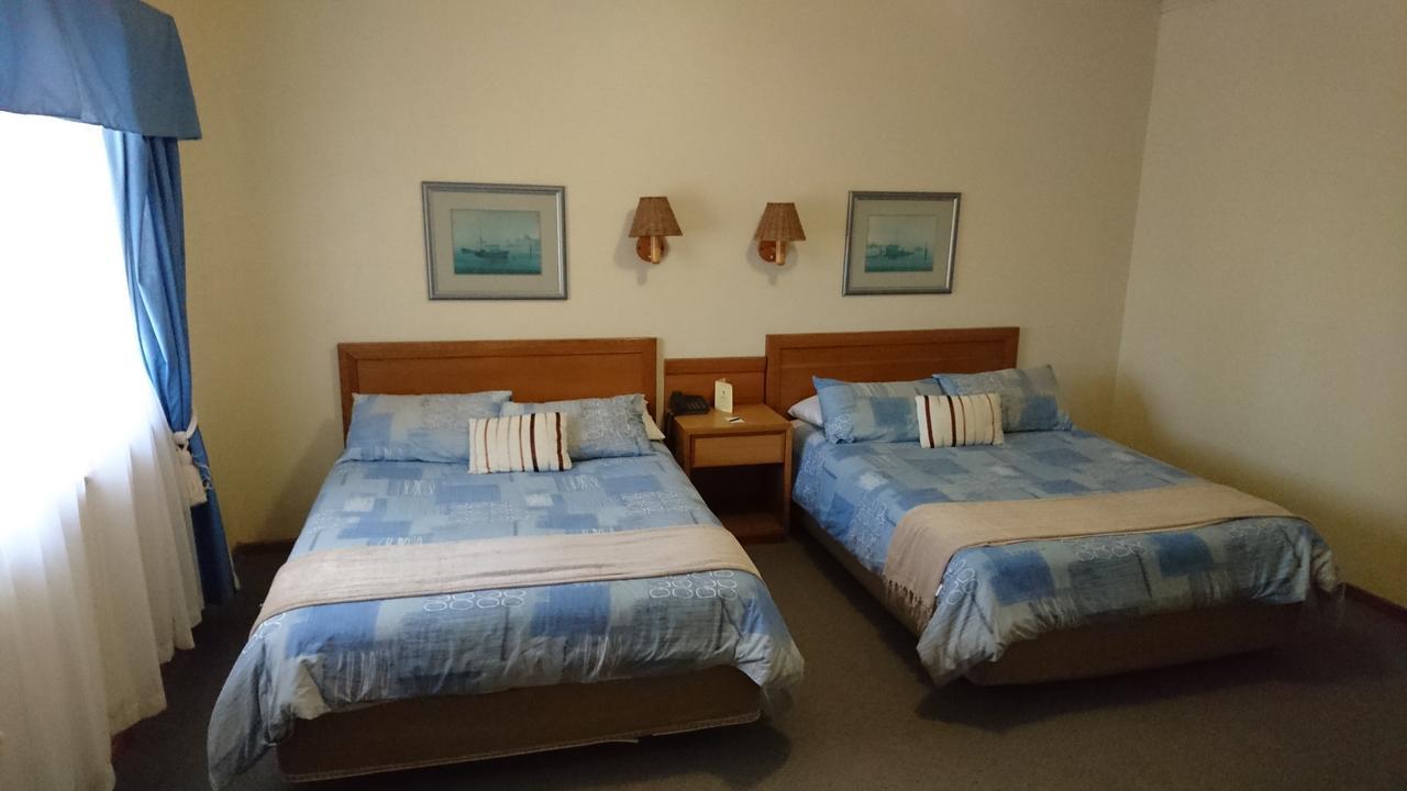 Lamberts Bay Hotel Ламбертс-Бей Экстерьер фото