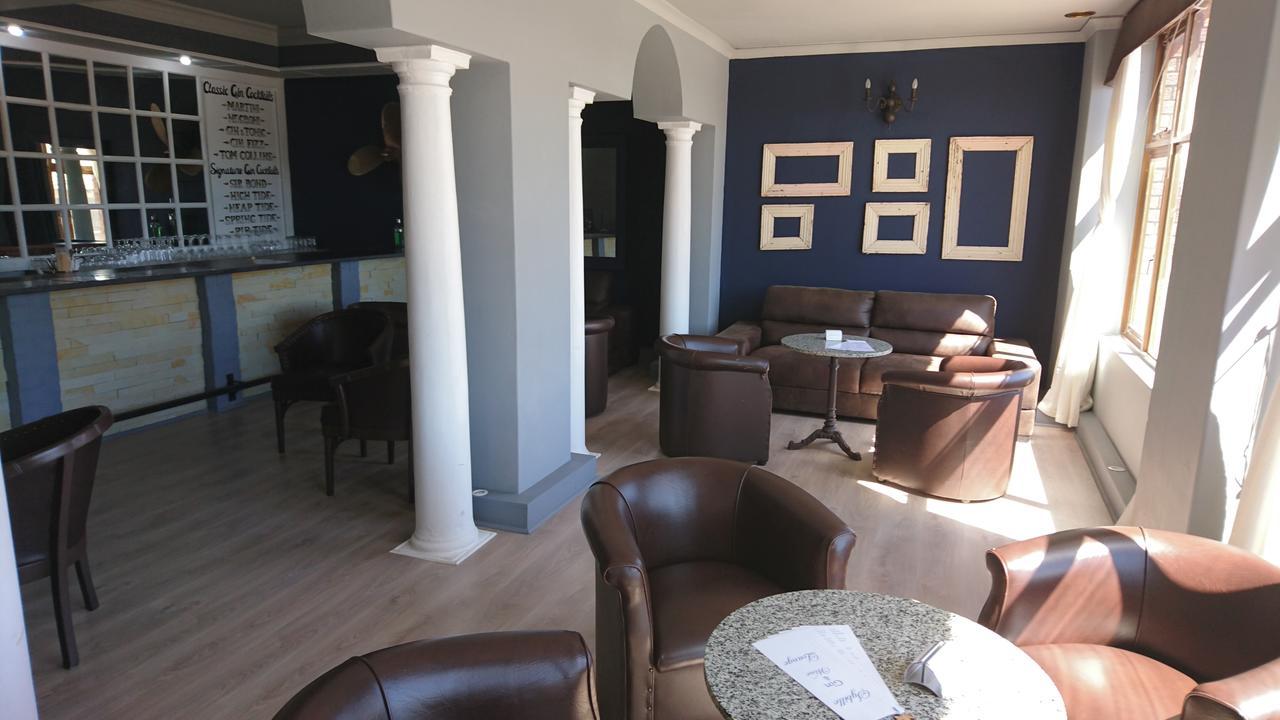 Lamberts Bay Hotel Ламбертс-Бей Экстерьер фото